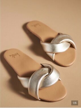 Beek Twistybird Sandals 9 silver platinum